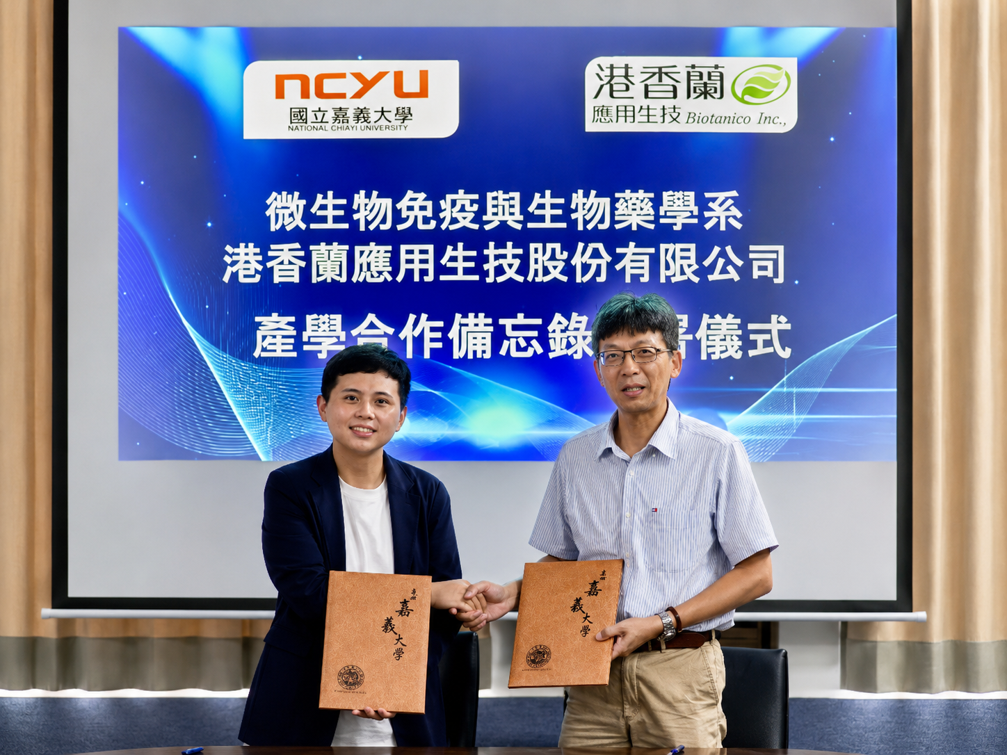 港香蘭應用生技與國立嘉義大學微生物免疫與生物藥學系簽署產學合作備忘錄，未來將推動人才培育、學生實習、產學交流與產品研發合作，促進學術研究與產業實務接軌。